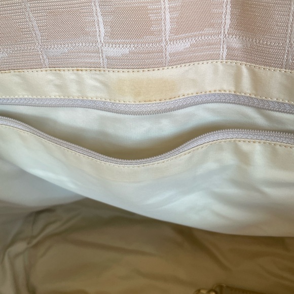 Beautiful Chanel nylon and leather tote bag - Picture 9 of 11